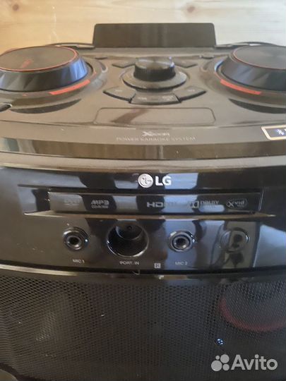 Музыкальная колонка с блютузом и караоке