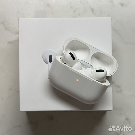 Кейс для airpods pro с правым наушником