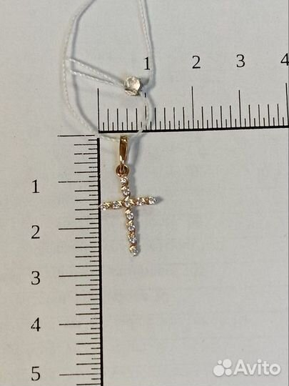 Золотая подвеска с камнем