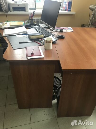 Стол офисный с ящиками