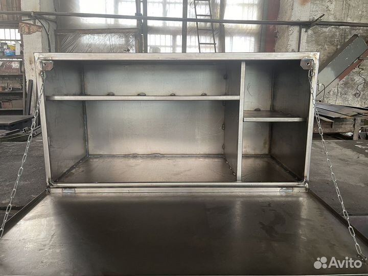 Инструментальный ящик на полуприцеп