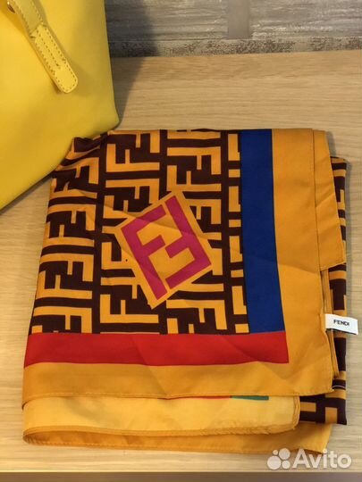 Платок шелковый Fendi