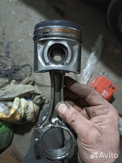 Поршень с шатуном toyota avensis 1cd