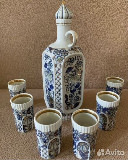 Графин с рюмками