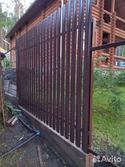 Забор из евроштакетника