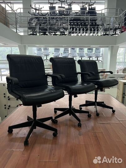 Офисное кожаное кресло (США)