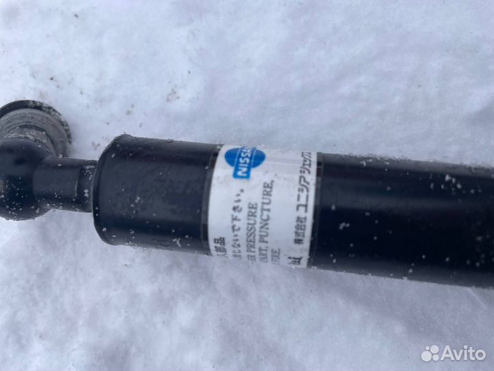 Амортизаторы двери багажника Nissan AD 1996 Y10