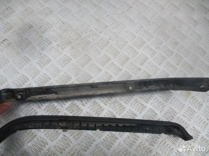 Молдинги задних фонарей Mercedes W123 (1982)