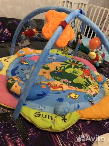 Развивающий коврик с дугами