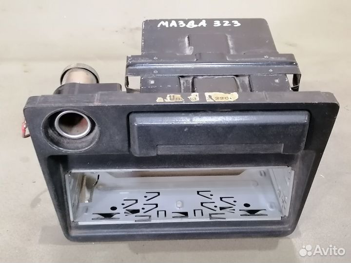 Накладка консоли под магнитолу Mazda 323 1985