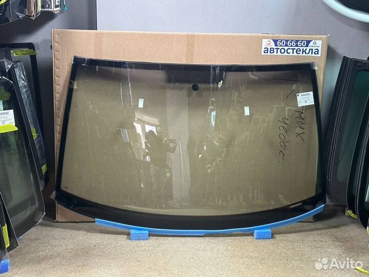 Лобовое стекло Volkswagen Transporter T5