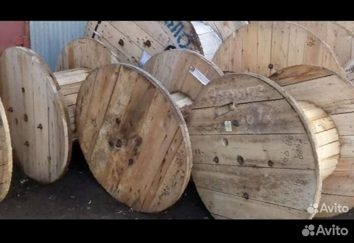 Деревянный кабельный барабан