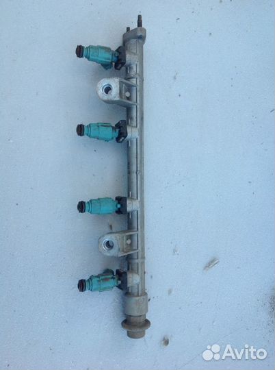 Топливная рампа с форсунками Hyundai Sonata 2.0 MT