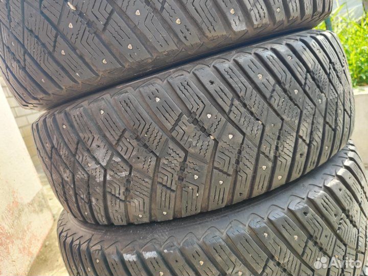 Goodyear UltraGrip Ice Arctic SUV 215/65 R17 99T