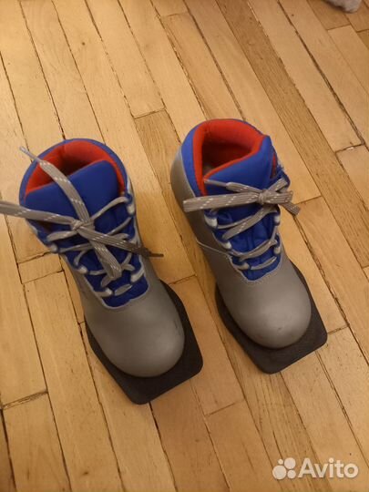 Лыжные ботинки 30р