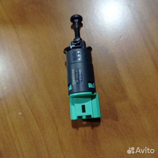 Датчик стоп сигнала Пежо, Ситроен, Ляньчия