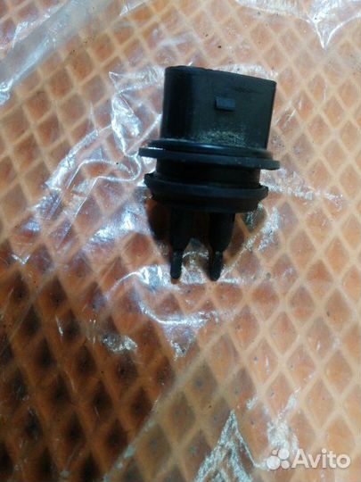 Датчик уровня бачка омывателя Audi Q5 I 8R cdnc
