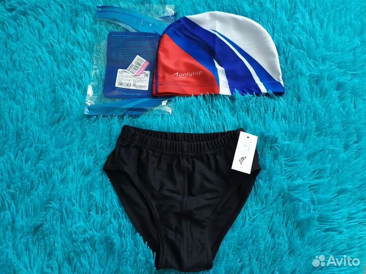 Плавки и шапочка для плавания