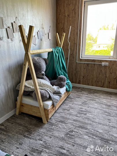 Кровать из дерева