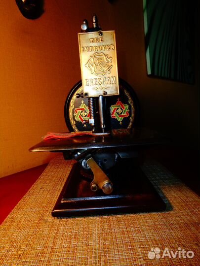 Антикварная швейная машинка Improved Gresham