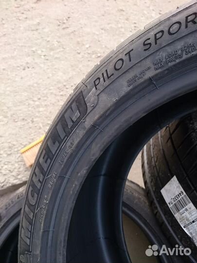 Michelin Pilot Sport 4 S 255/30 R22 95Y