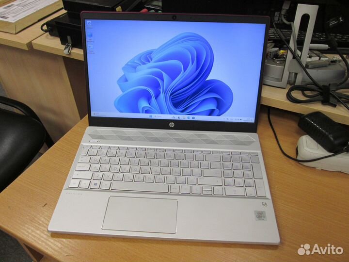 HP 15-cs3007ur i3/8Gb/SSD256Gb/15.6