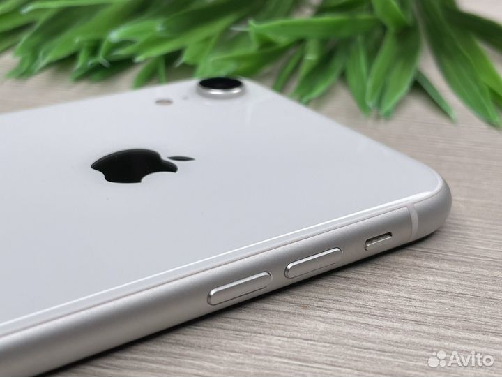 iPhone XR 128GB White