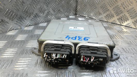 Блок управления двигателем mazda 3 1 (93P04PF01)