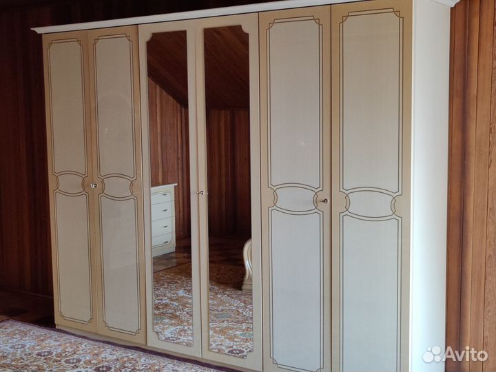 Спальный гарнитур