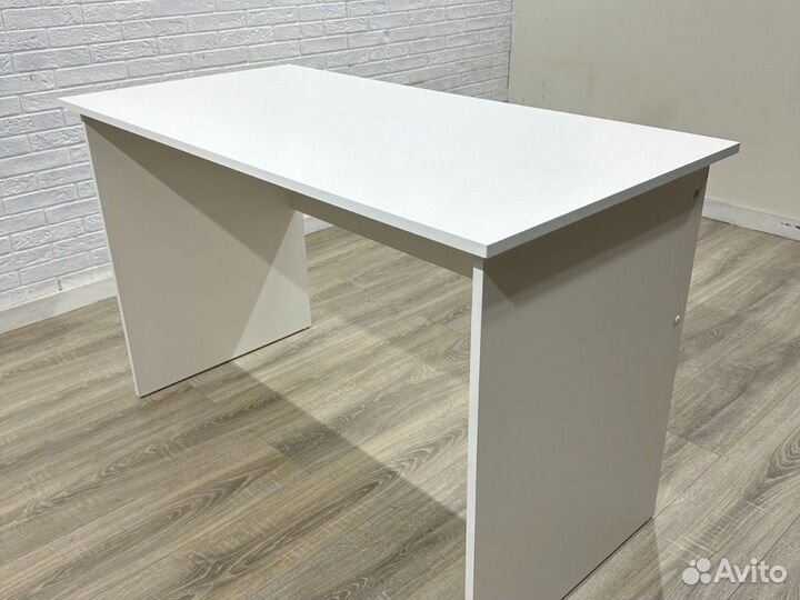 Компьютерный/школьный стол коричневый