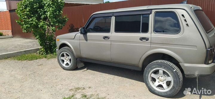 LADA 4x4 (Нива) 1.7 МТ, 2002, 210 000 км