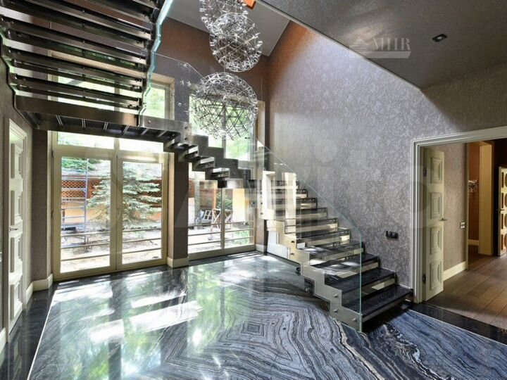 Дом 680 м² на участке 31 сот.