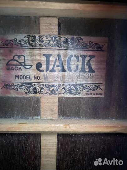 Винтажная акустическая гитара