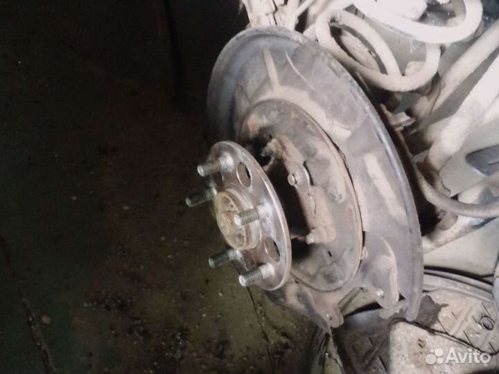 Задние ступицы Тойота Рав4