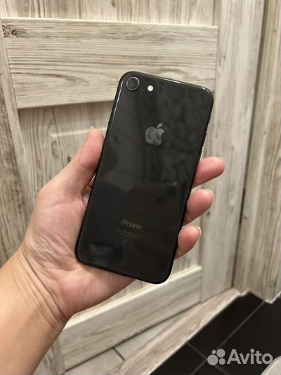 iPhone 8, 64 ГБ