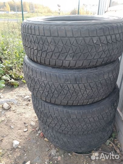 Bridgestone Blizzak DM-V2 235/55 R20 102T