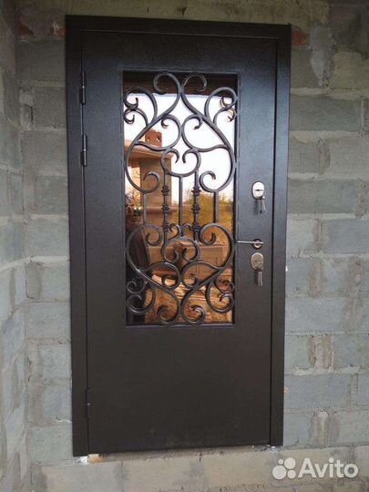 Дверь входная со стеклом на заказ