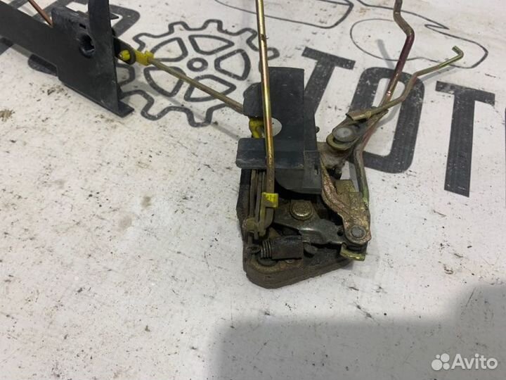 Замок двери передний правый Hyundai Accent G4EC