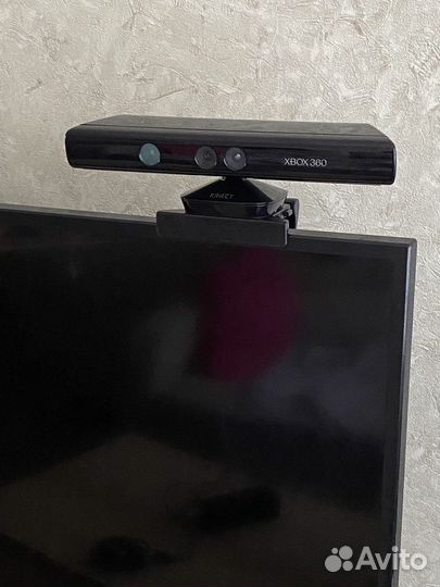 Xbox 360 slim + kinect + 1 джойстик + 1 игра