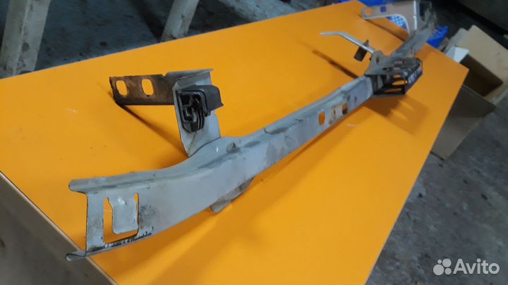 Усилитель (планка ) бампера nissan almera tino