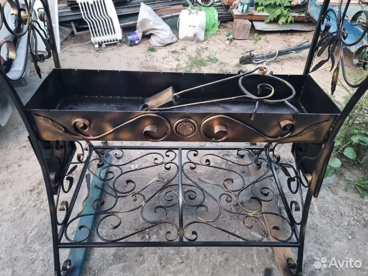 Кованый мангал с крышей