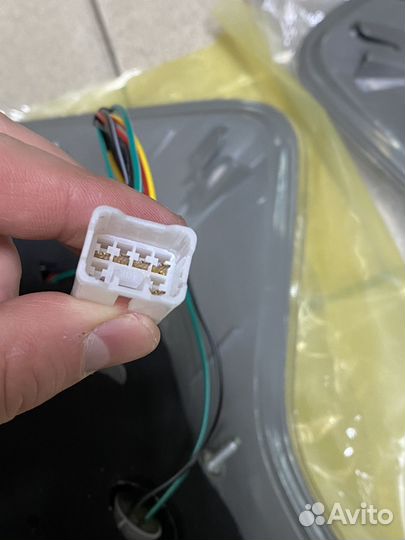 Задние фонари Toyota Prius Alpha ZVW40W, ZVW41W