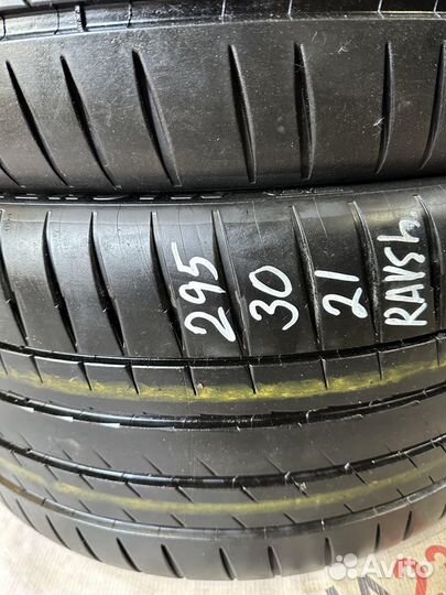 Michelin Pilot Sport 4 S 265/35 R21 и 295/30 R21 101Y