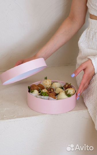 Боксы из клубники в шоколаде