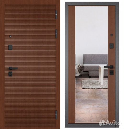 Входная дверь в квартиру с зеркалом