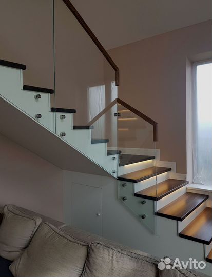 Стеклянное ограждение для лестницы