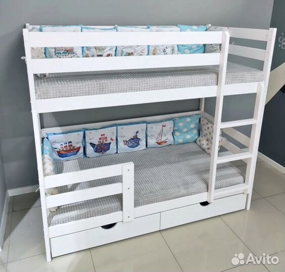 Детская двухъярусная кровать