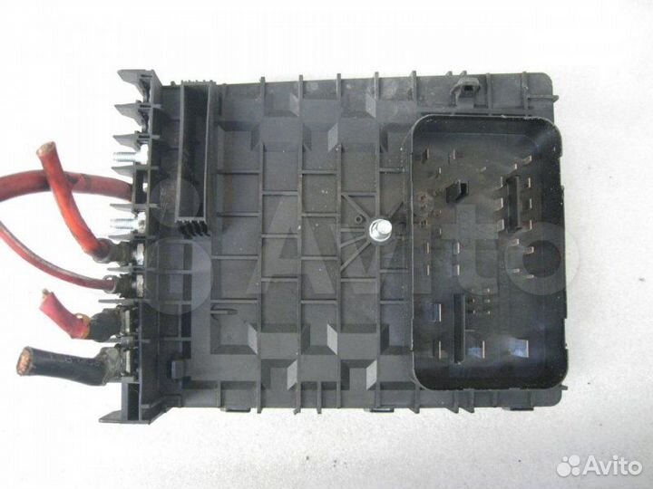 Блок предохранителей моторный Audi A3, VW Golf 5