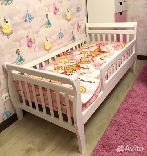 Кровать детская из массива