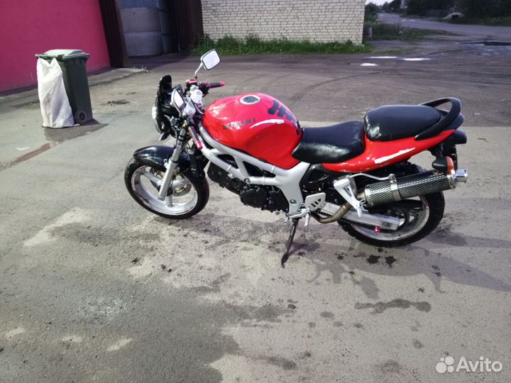 Suzuki SV400S